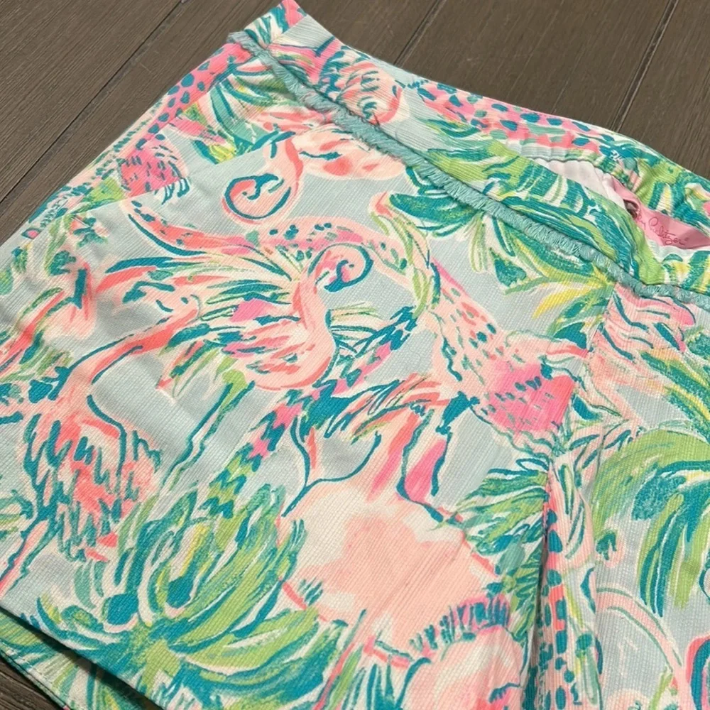 Lilly Pulitzer Tropical Print Women's Shorts - Picture 3 of 10